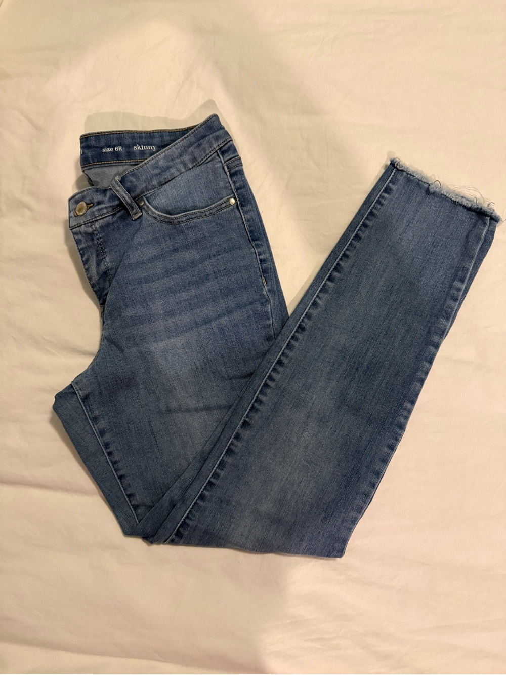 crown & ivy Skinny Jeans in Medium Blue Wash